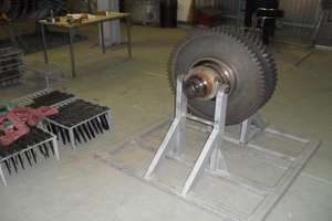 Разлопаченый ротор ТВД в ремонте